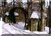 Brama wej�ciowa z pergol�. Zima 2003