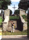 Brama wejsciowa na cmentarz - typowa dla Szczepkowskiego.