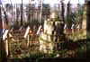 Pomnik jednej z dwu kwater "w�gierskich" i nowe krzy�e ustawione przez W�gr�w. Jesie� 2002.